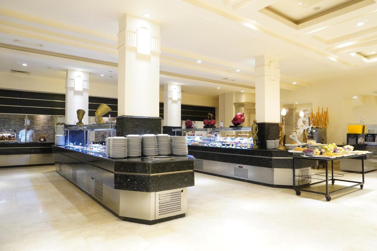 Charmillion Club Aquapark Hotel Sharm el-Sheikh Exterior photo A buffet at a hotel