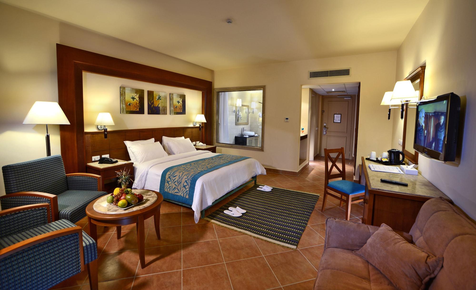 Charmillion Club Aquapark Hotel Sharm el-Sheikh Exterior photo A room at the Hilton Sharm El Sheikh
