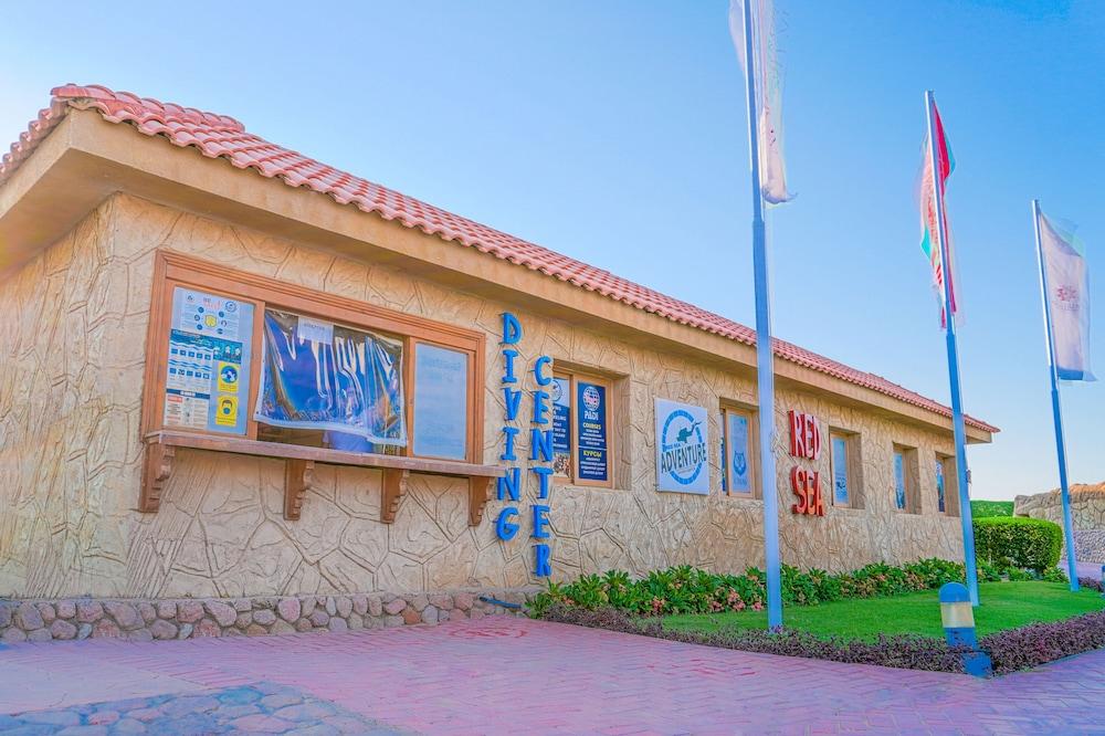 Charmillion Club Aquapark Hotel Sharm el-Sheikh Exterior photo Diving center in Egypt