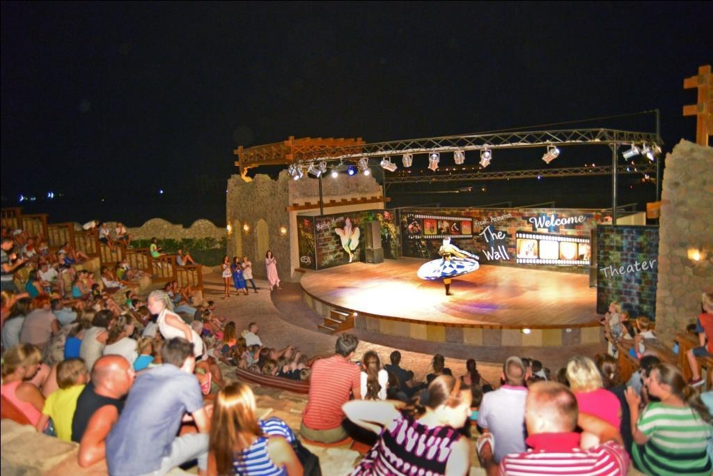 Charmillion Club Aquapark Hotel Sharm el-Sheikh Exterior photo The amphitheater at the resort